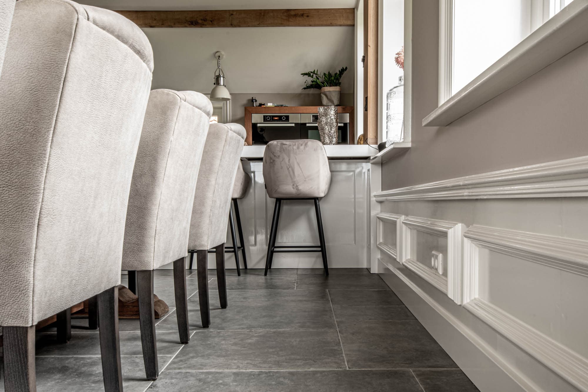 Tegelwerk in de keuken in Putten door Keistad Tegelwerken